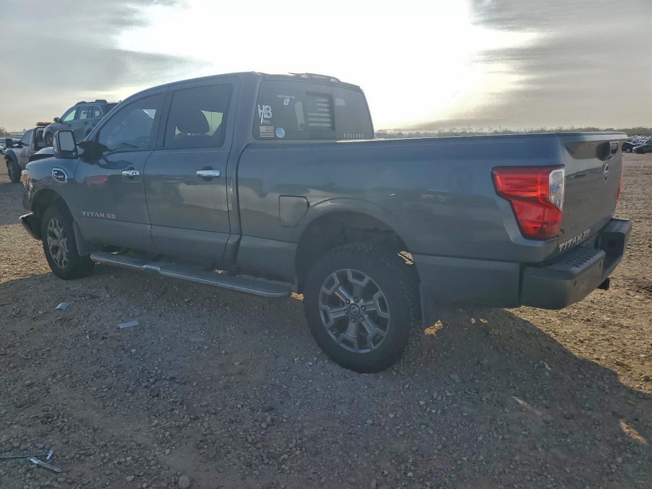 2017 NISSAN TITAN XD SL photo 2