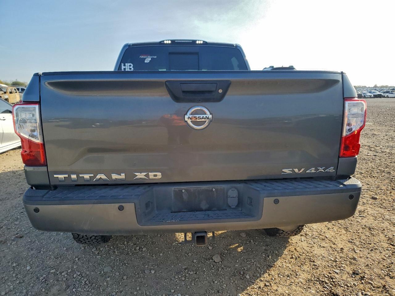 2017 NISSAN TITAN XD SL photo 6
