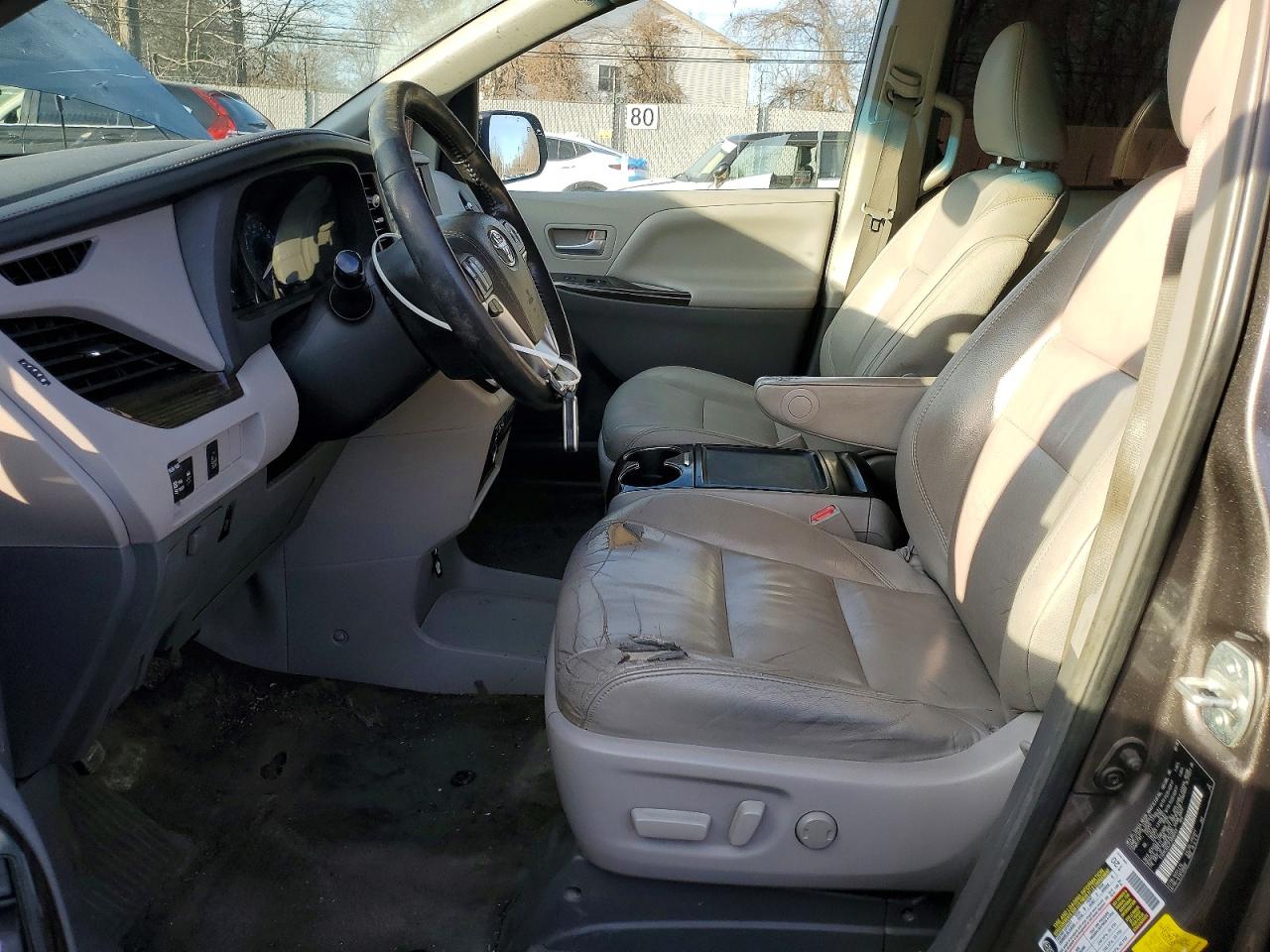 2015 TOYOTA SIENNA XLE photo 7