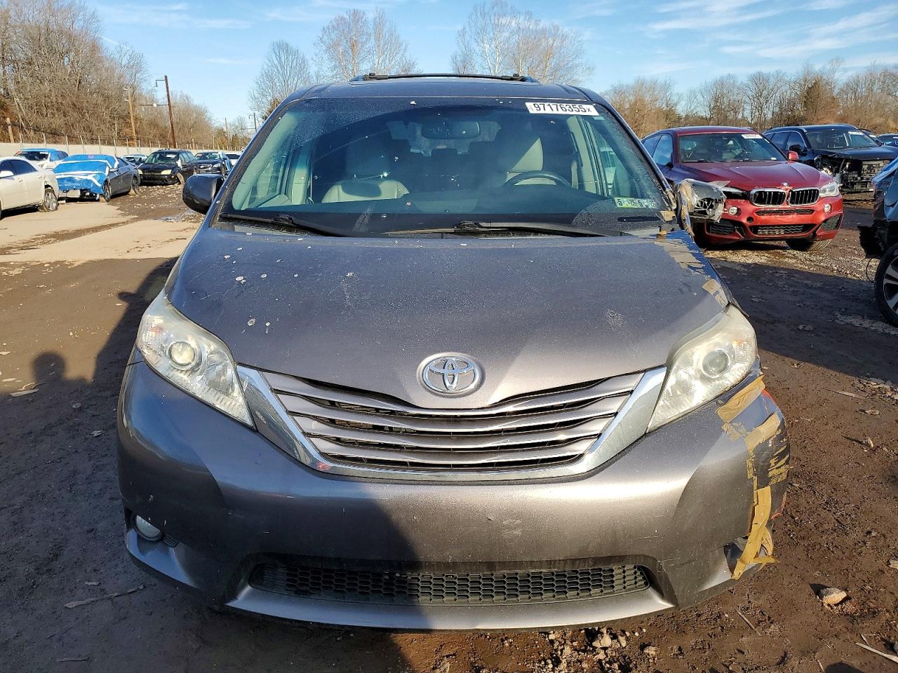 2015 TOYOTA SIENNA XLE photo 5