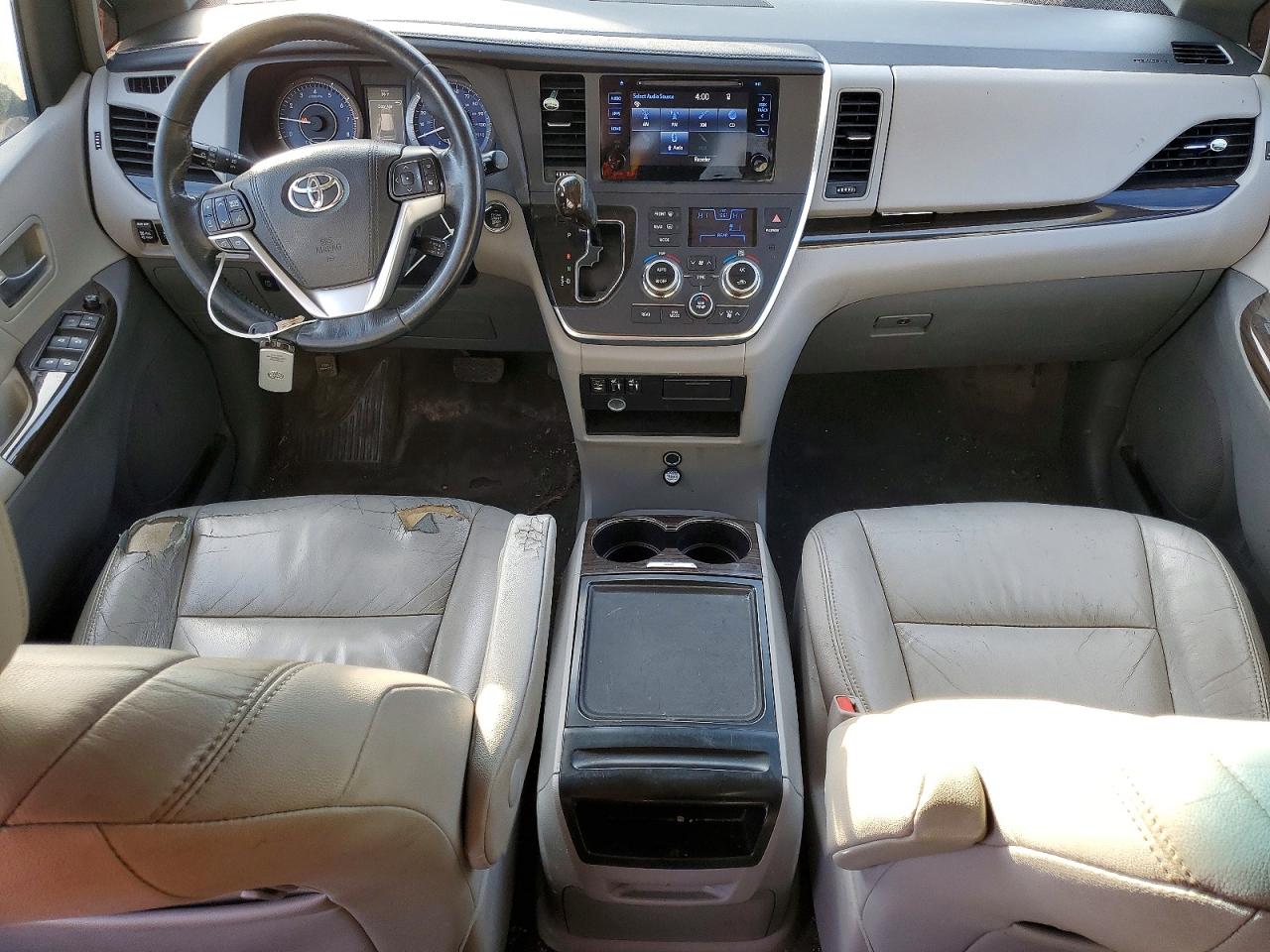 2015 TOYOTA SIENNA XLE photo 8