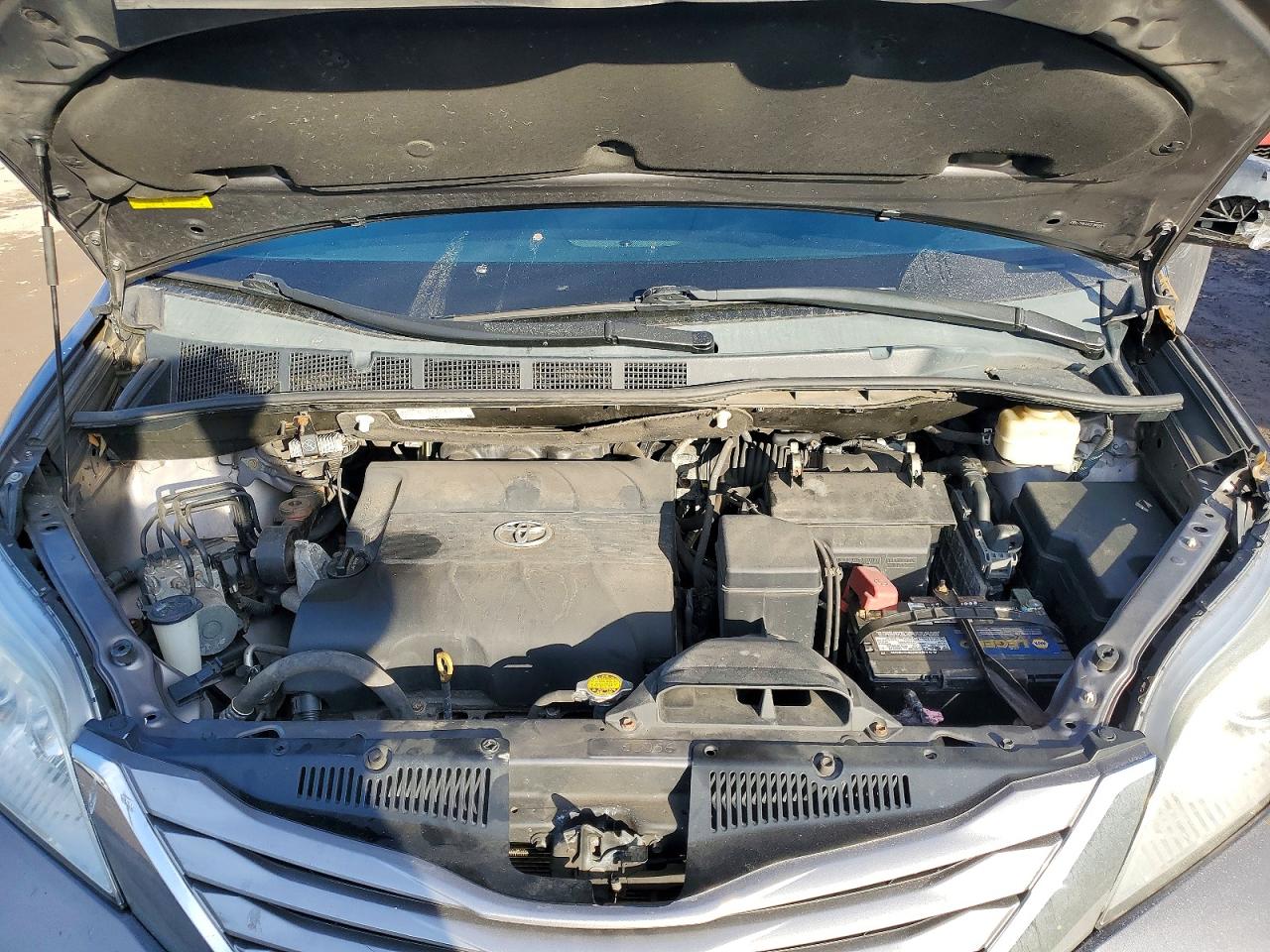 2015 TOYOTA SIENNA XLE photo 12