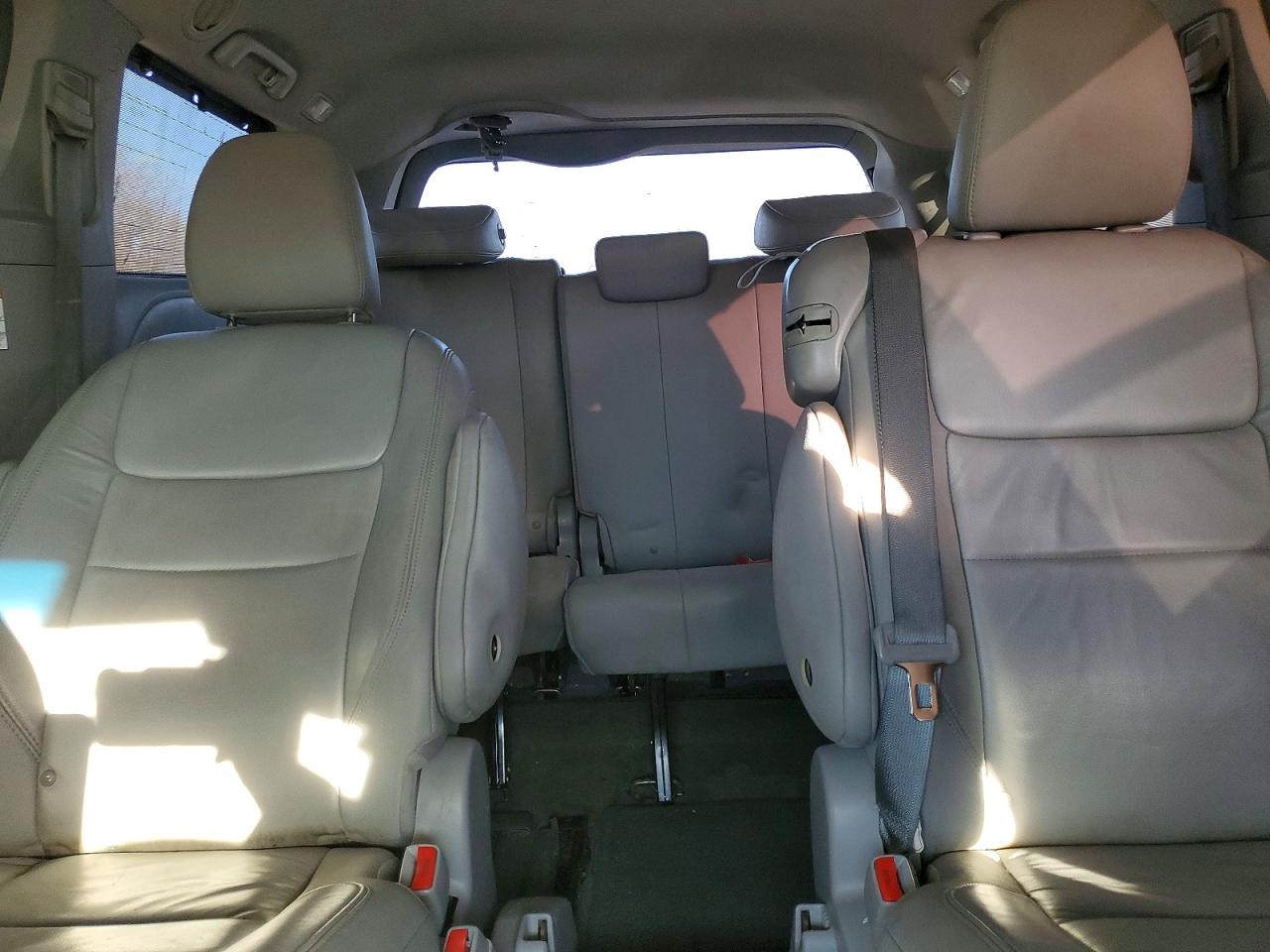 2015 TOYOTA SIENNA XLE photo 10