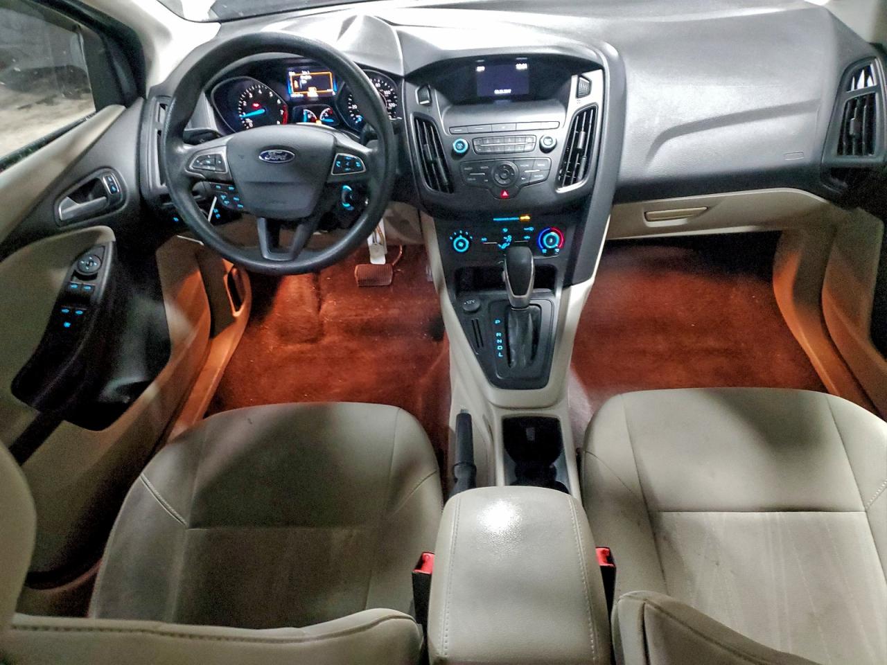 2018 FORD FOCUS SE photo 8