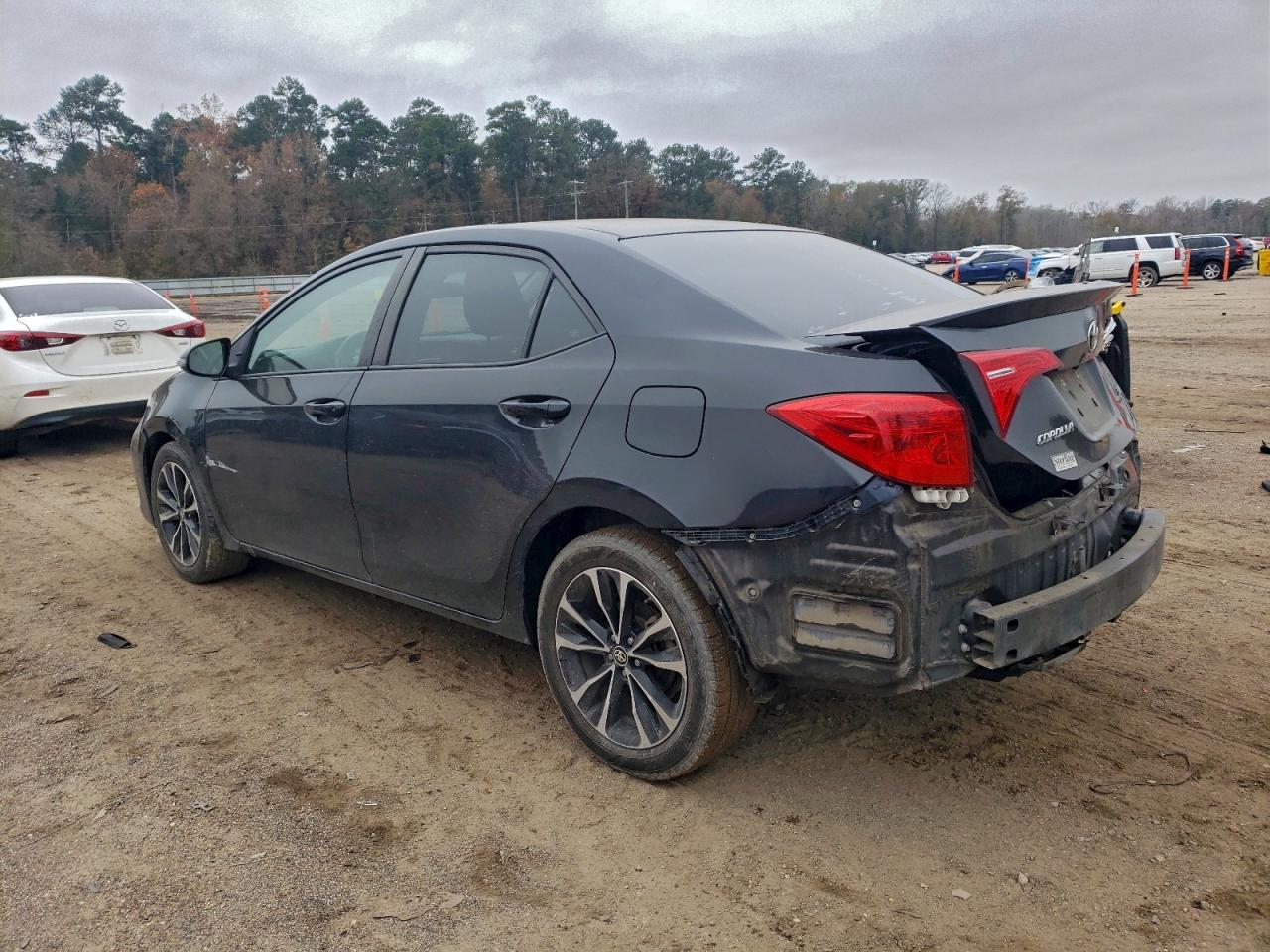 2017 TOYOTA COROLLA L photo 2