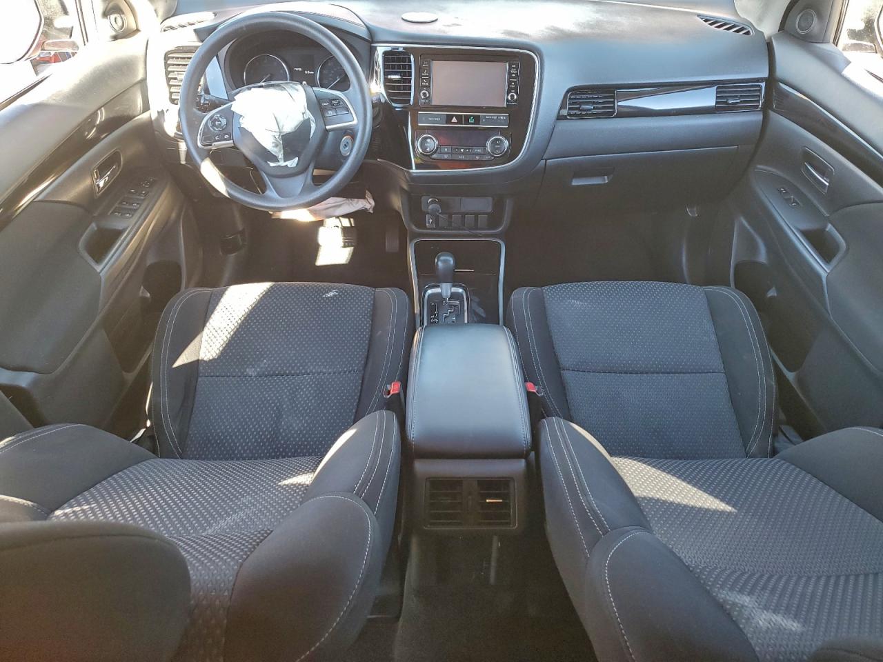 2019 MITSUBISHI OUTLANDER ES photo 8