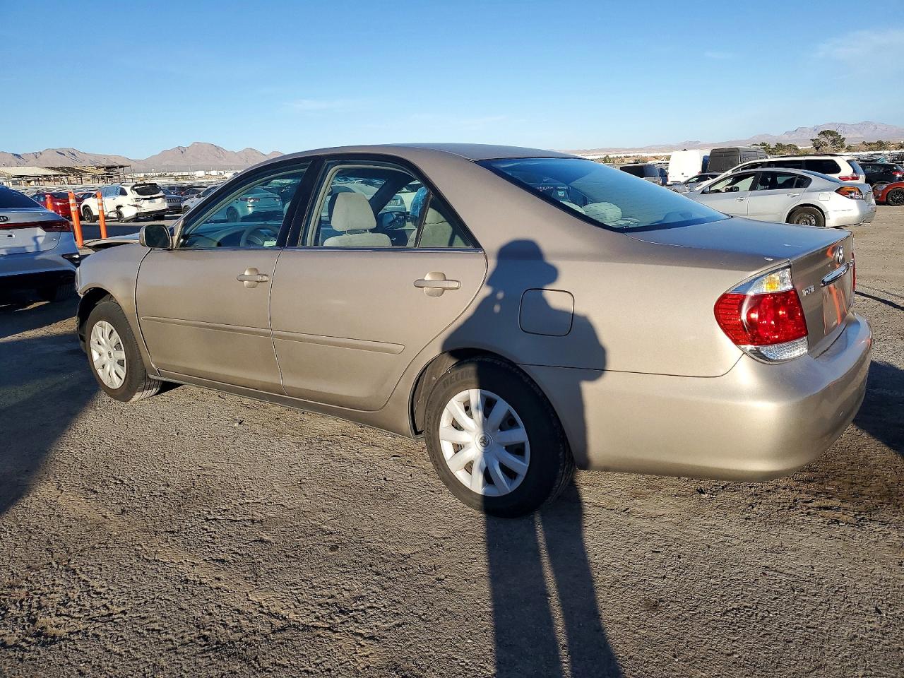 2006 TOYOTA CAMRY LE photo 2
