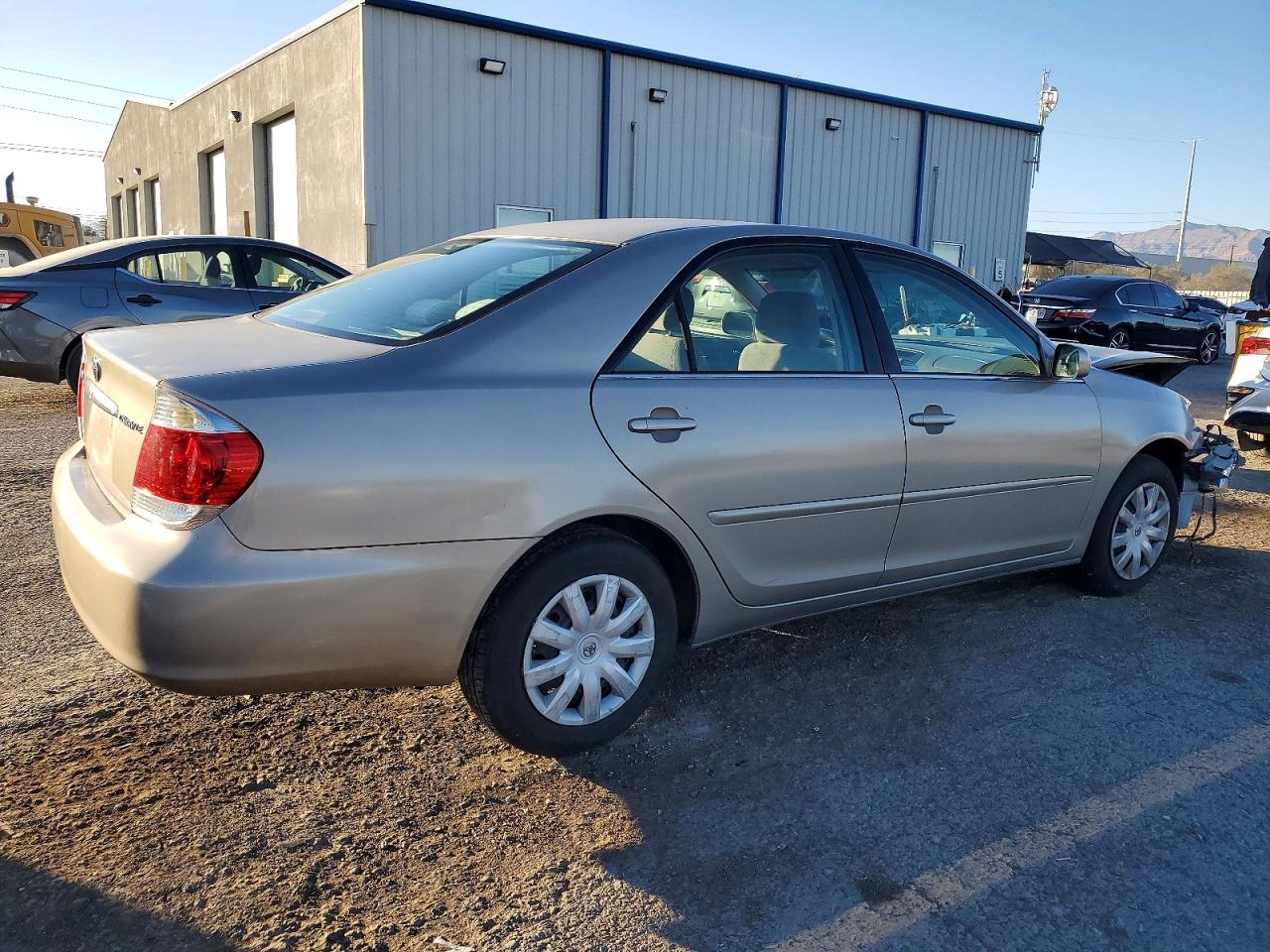 2006 TOYOTA CAMRY LE photo 3
