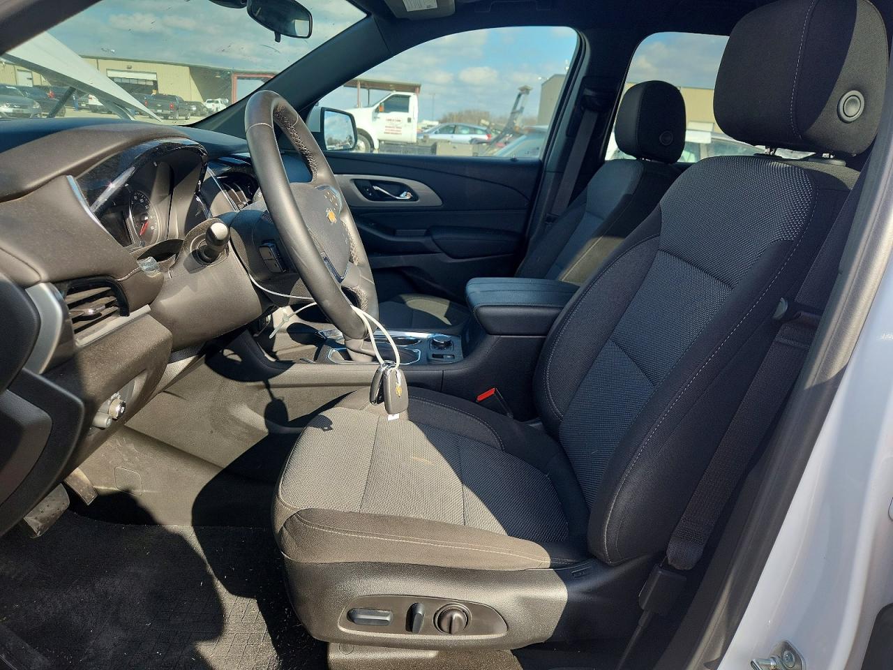 2023 CHEVROLET TRAVERSE LT photo 7