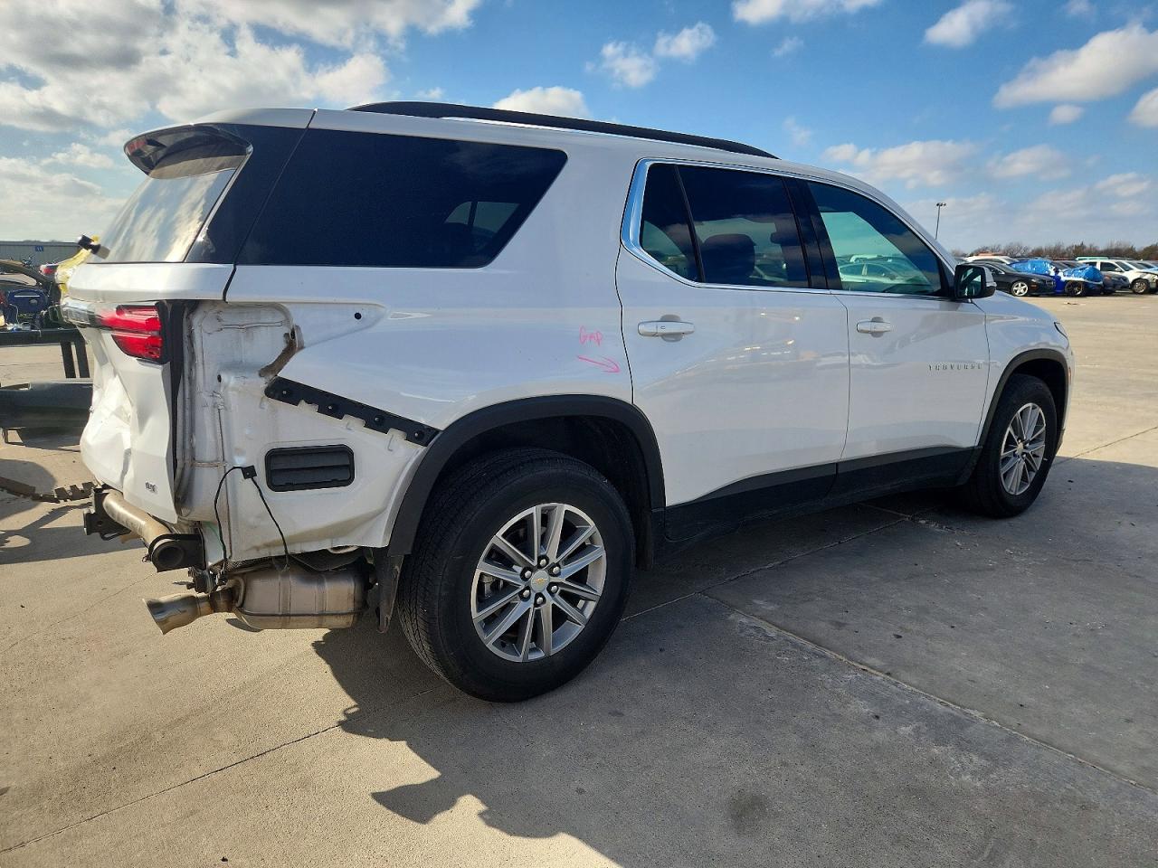 2023 CHEVROLET TRAVERSE LT photo 3