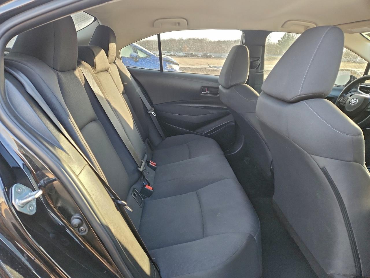 2022 TOYOTA COROLLA LE photo 10