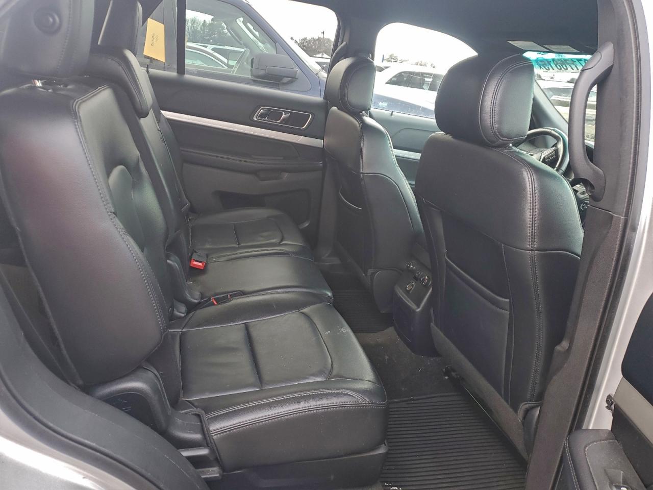 2016 FORD EXPLORER XLT photo 11