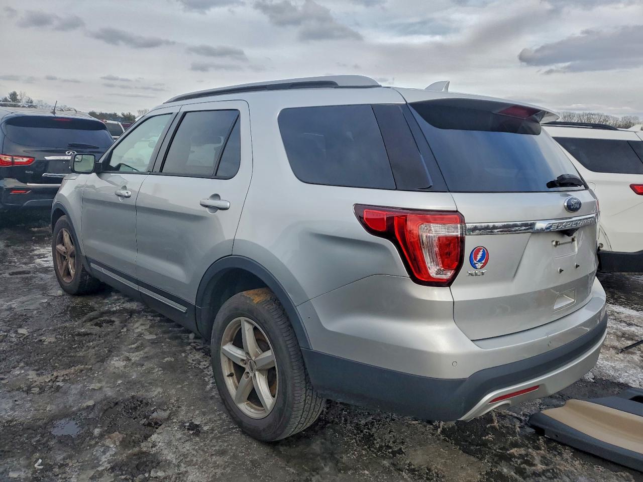 2016 FORD EXPLORER XLT photo 2