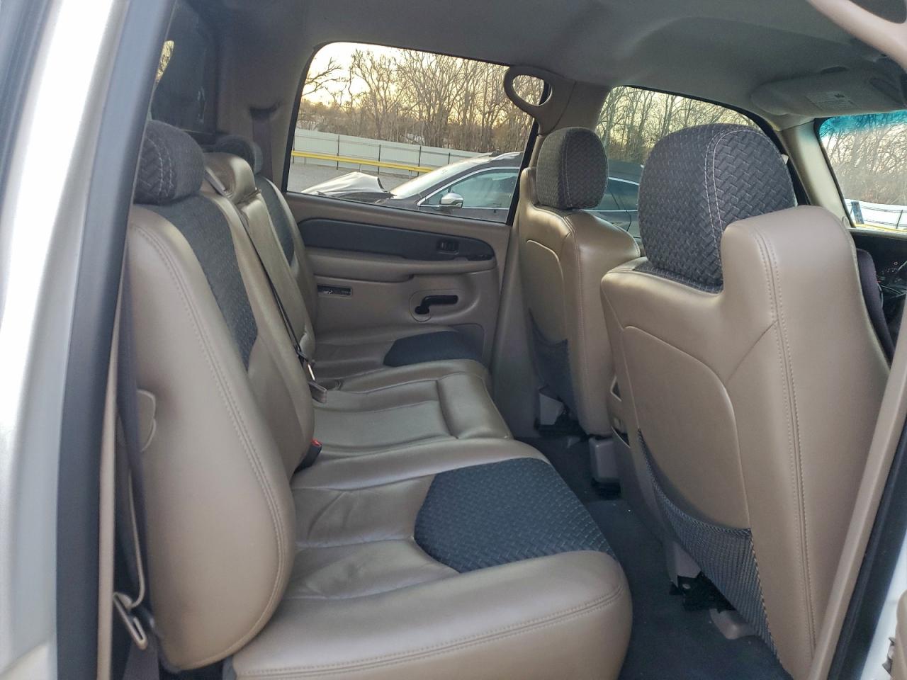 2004 CHEVROLET AVALANCHE K1500 photo 10