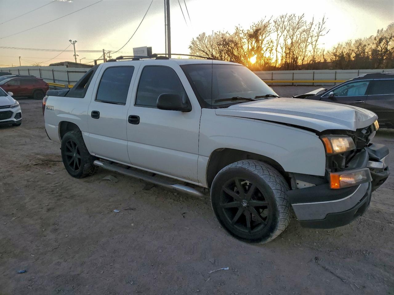 2004 CHEVROLET AVALANCHE K1500 photo 4