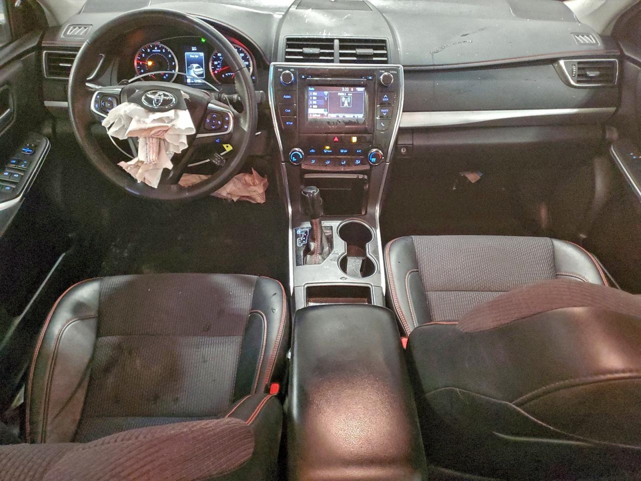 2016 TOYOTA CAMRY LE photo 8