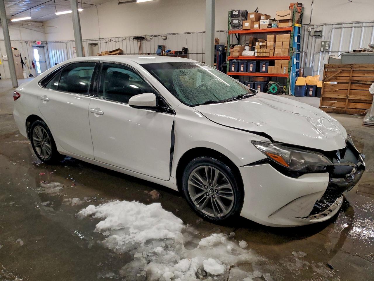 2016 TOYOTA CAMRY LE photo 4