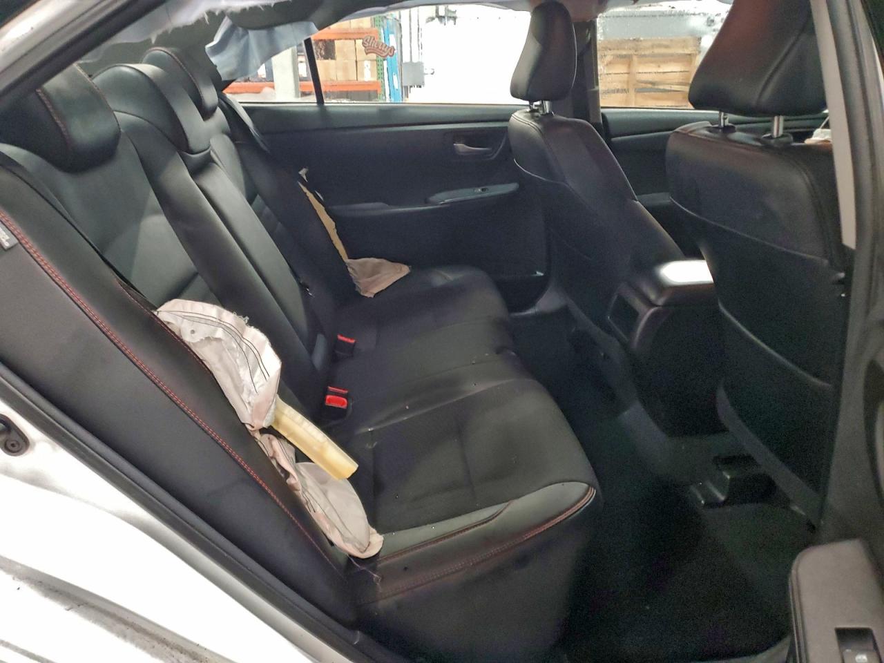 2016 TOYOTA CAMRY LE photo 10