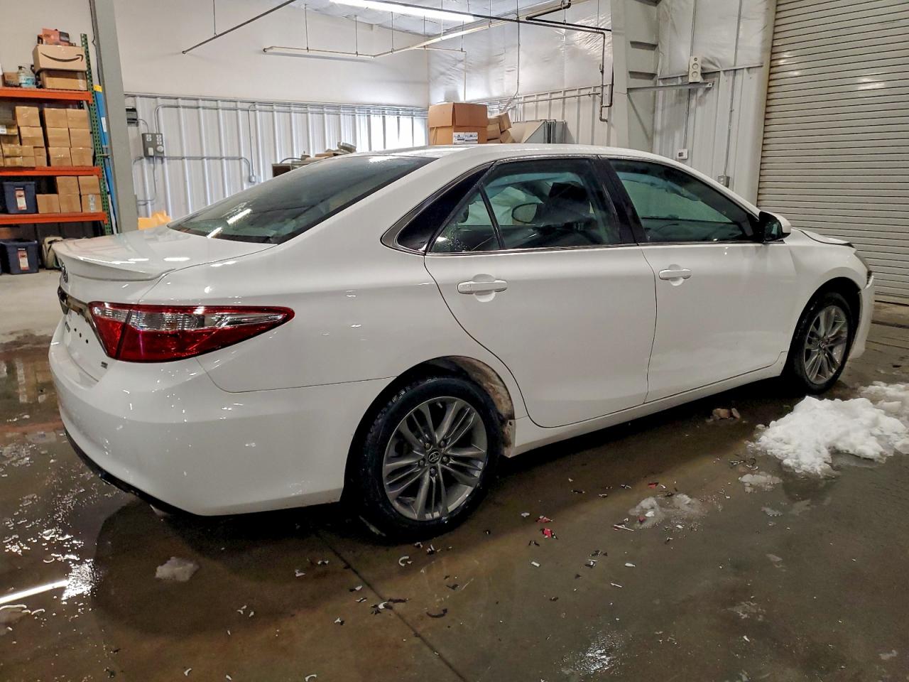 2016 TOYOTA CAMRY LE photo 3