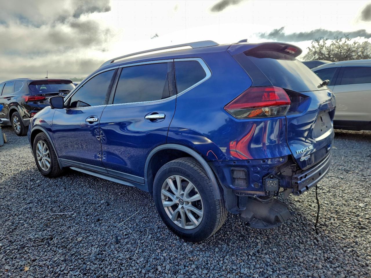 2018 NISSAN ROGUE S photo 2