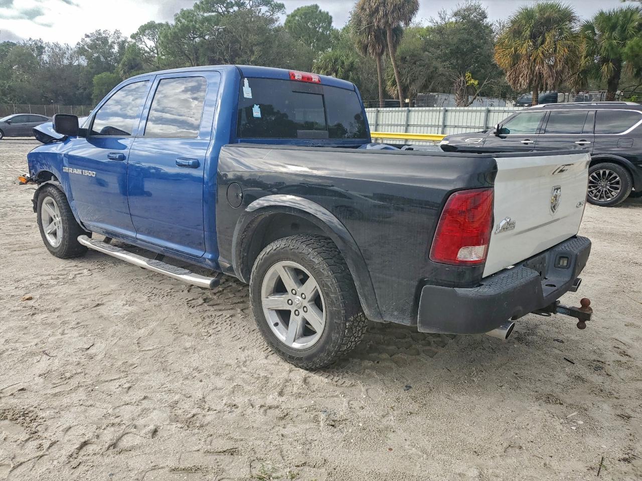 2011 DODGE RAM 1500 photo 2