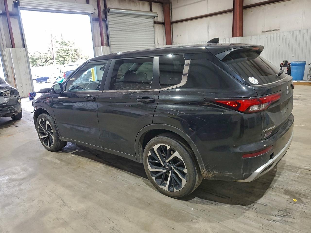 2024 MITSUBISHI OUTLANDER SE photo 2
