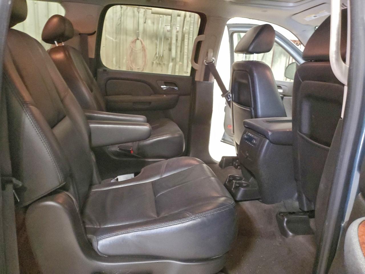 2009 CHEVROLET SUBURBAN C1500 LT photo 11