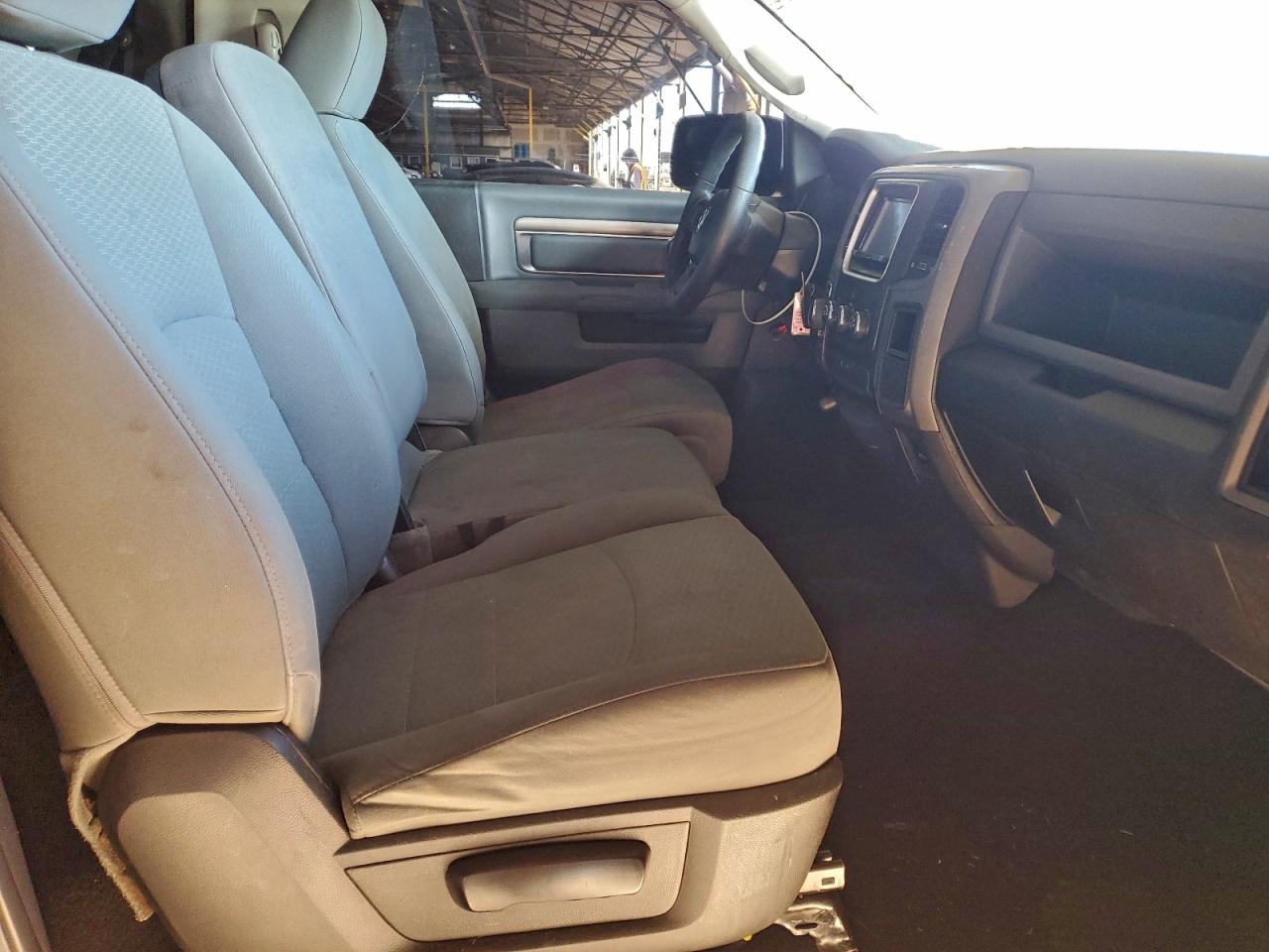 2014 RAM 1500 ST photo 10
