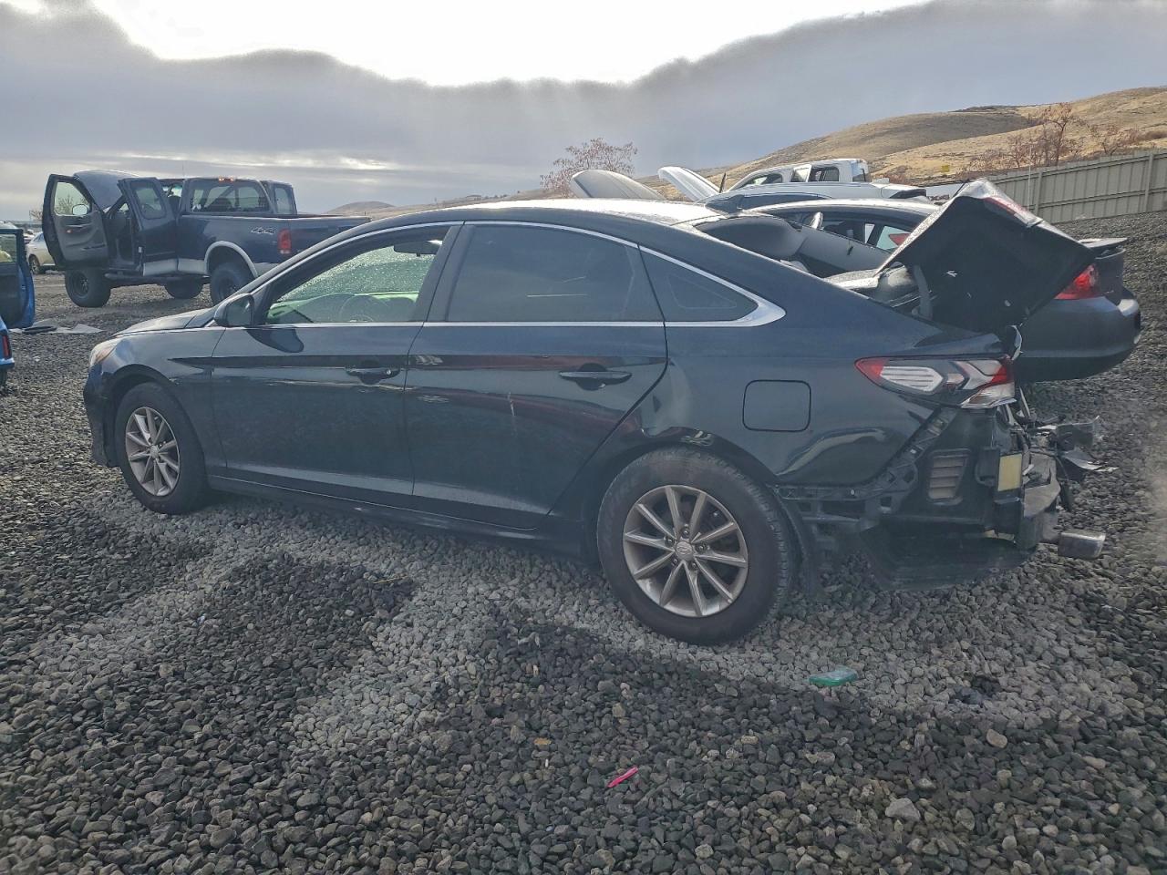 2018 HYUNDAI SONATA SE photo 2