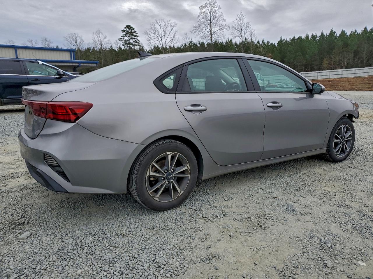 2024 KIA FORTE LX photo 3