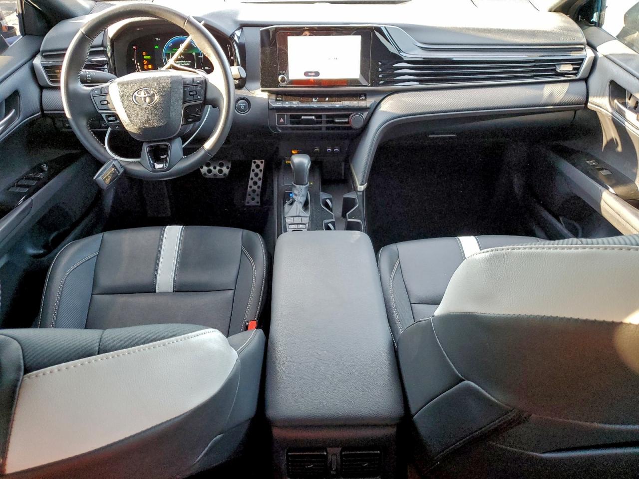 2025 TOYOTA CAMRY XSE photo 8