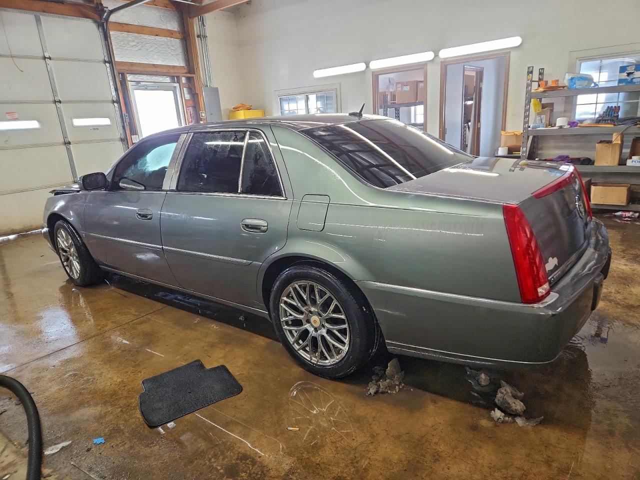 2008 CADILLAC DTS photo 2