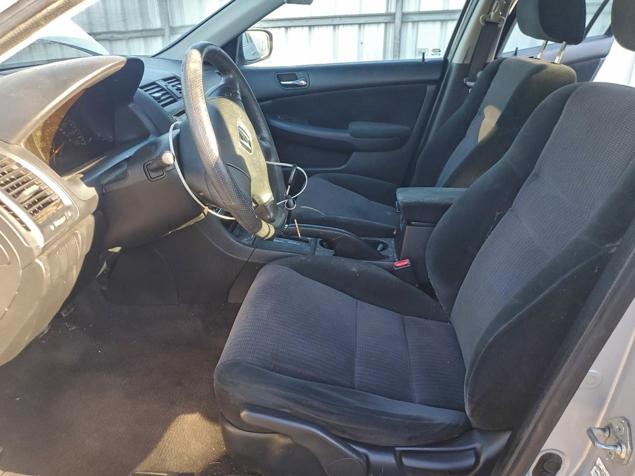 2005 HONDA ACCORD LX photo 7