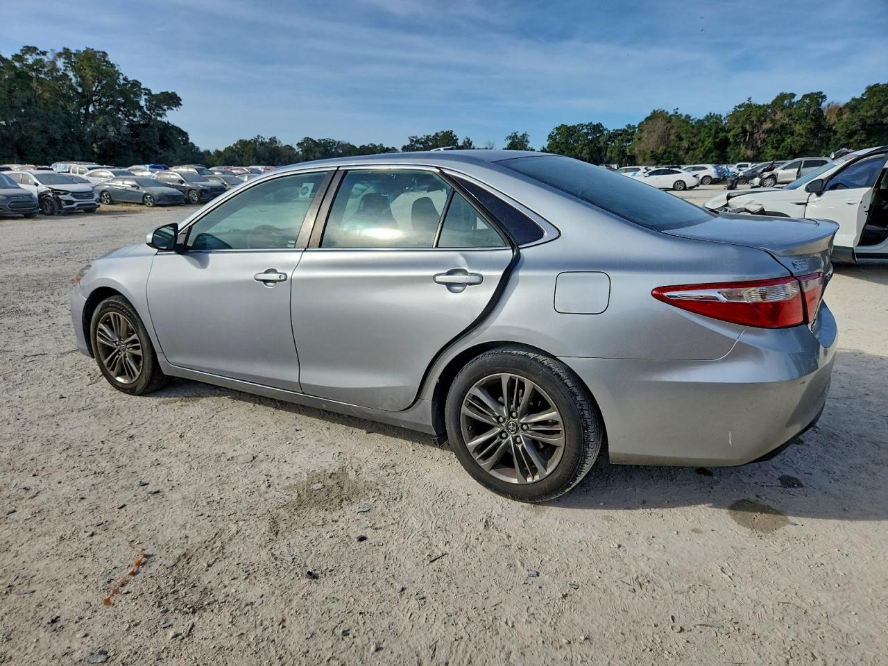 2016 TOYOTA CAMRY LE photo 2