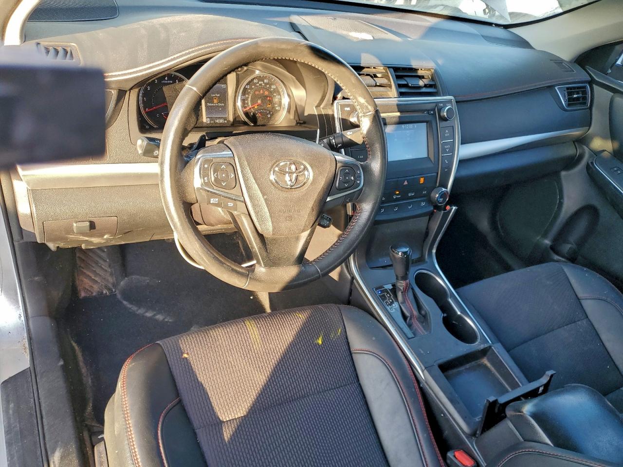 2016 TOYOTA CAMRY LE photo 8
