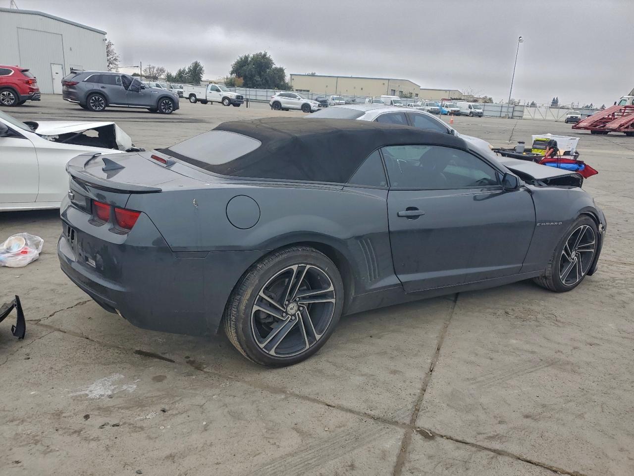 2013 CHEVROLET CAMARO LT photo 3