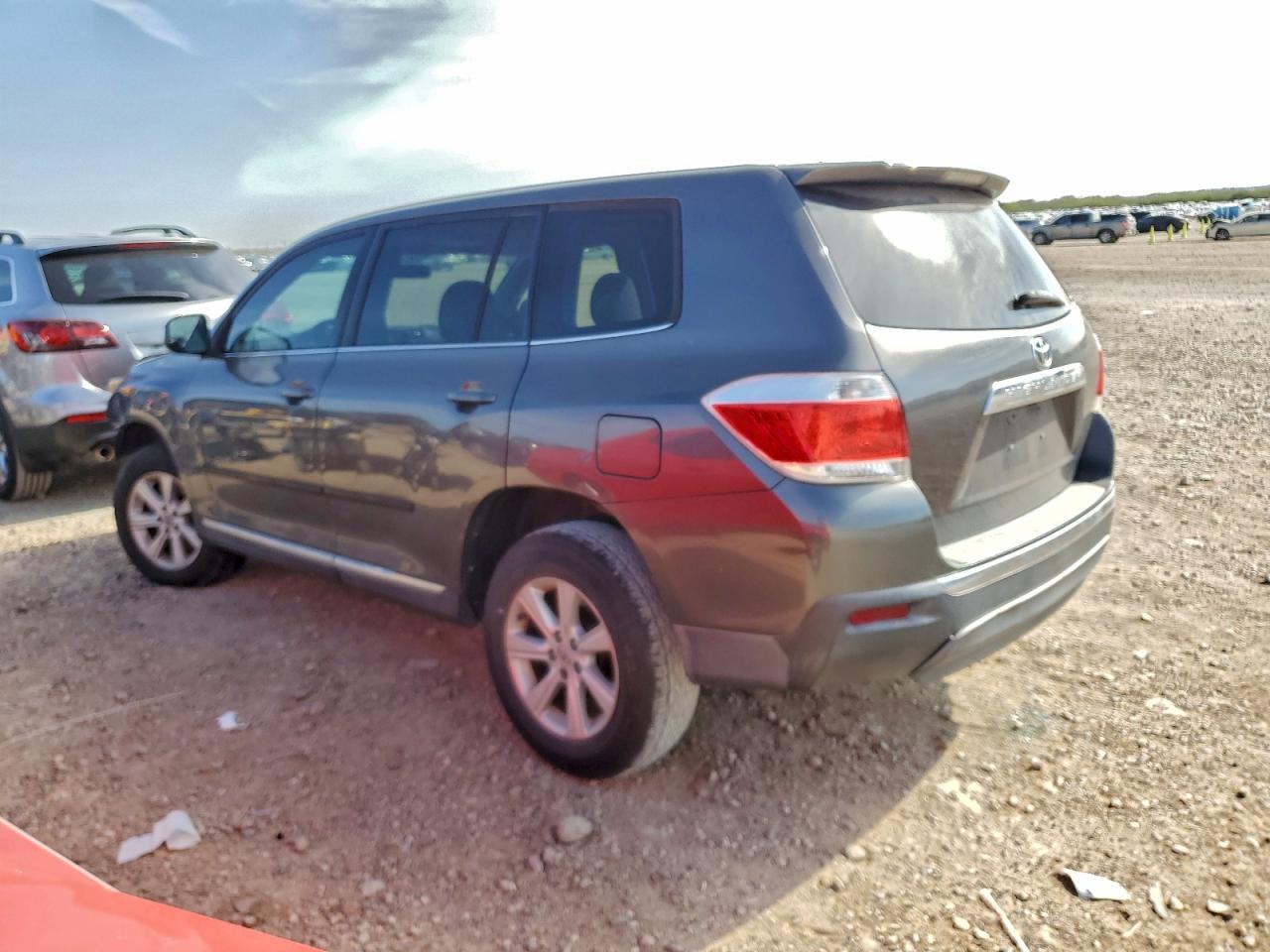 2011 TOYOTA HIGHLANDER BASE photo 2