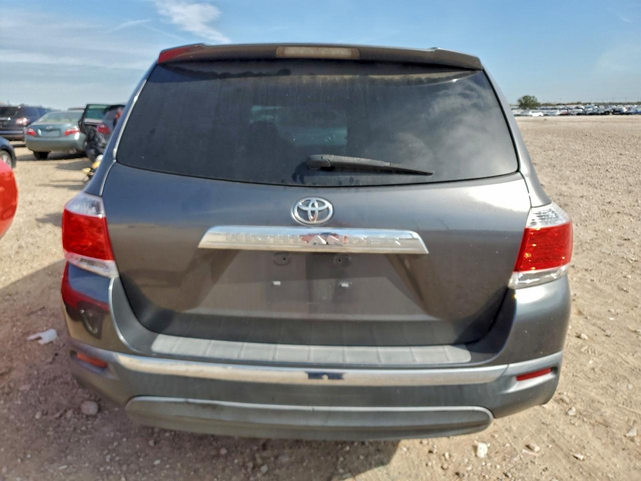 2011 TOYOTA HIGHLANDER BASE photo 6