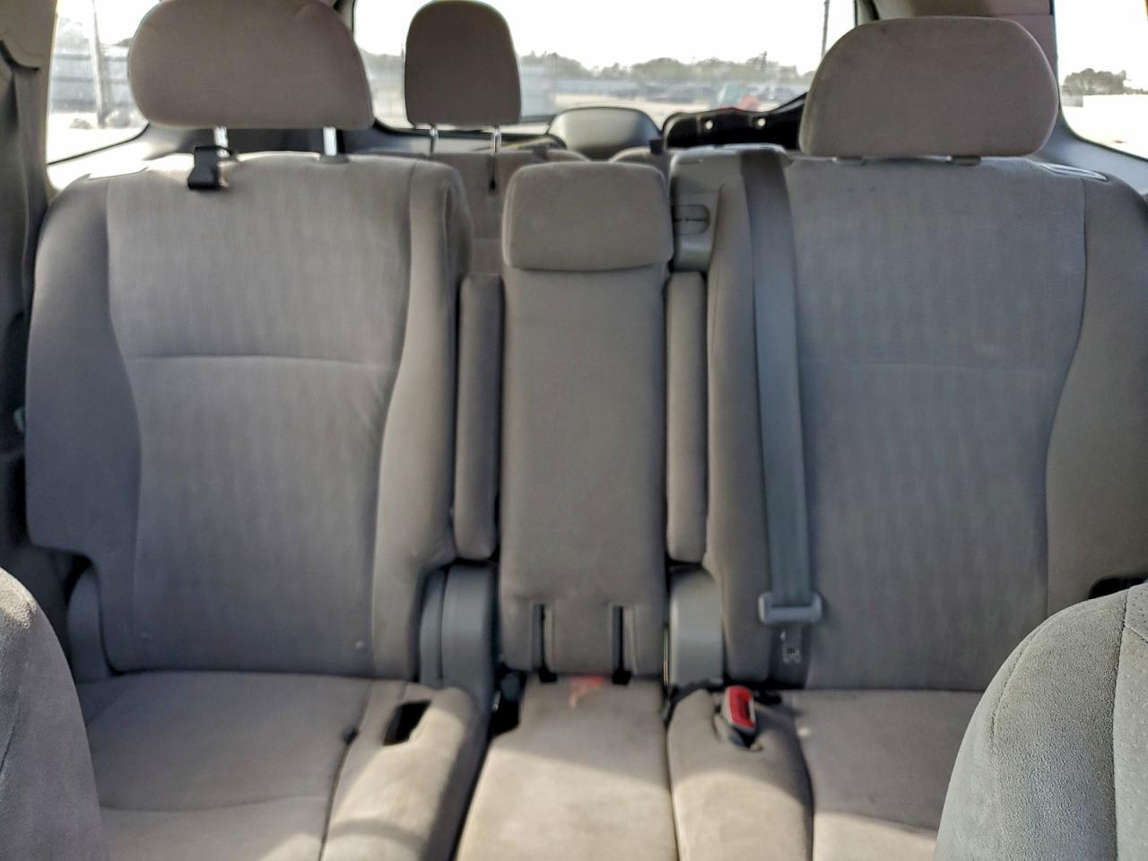 2011 TOYOTA HIGHLANDER BASE photo 10