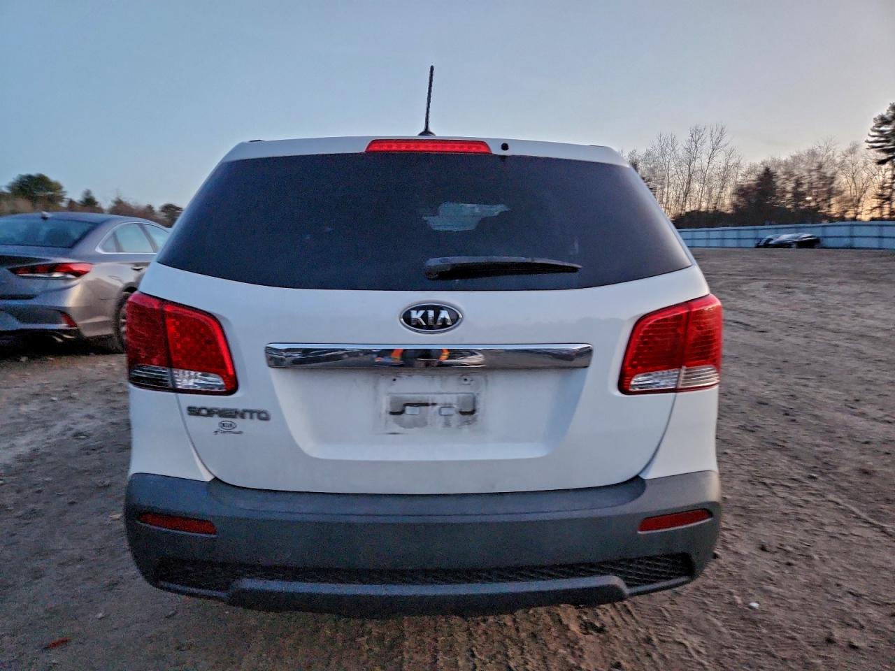 2011 KIA SORENTO BASE photo 6