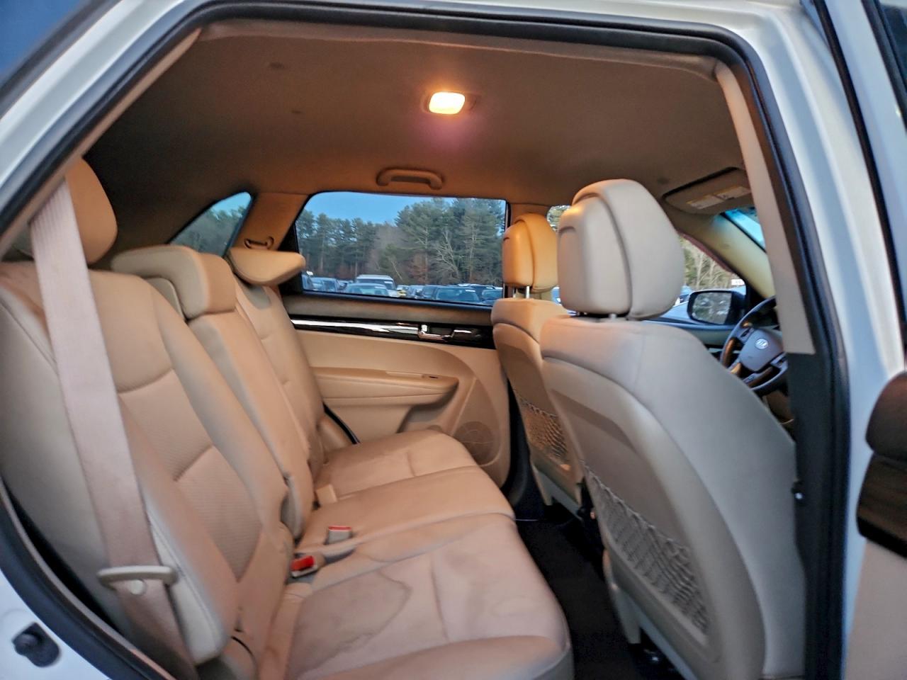 2011 KIA SORENTO BASE photo 11