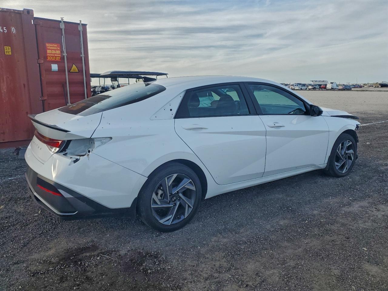 2025 HYUNDAI ELANTRA SEL SPORT photo 3
