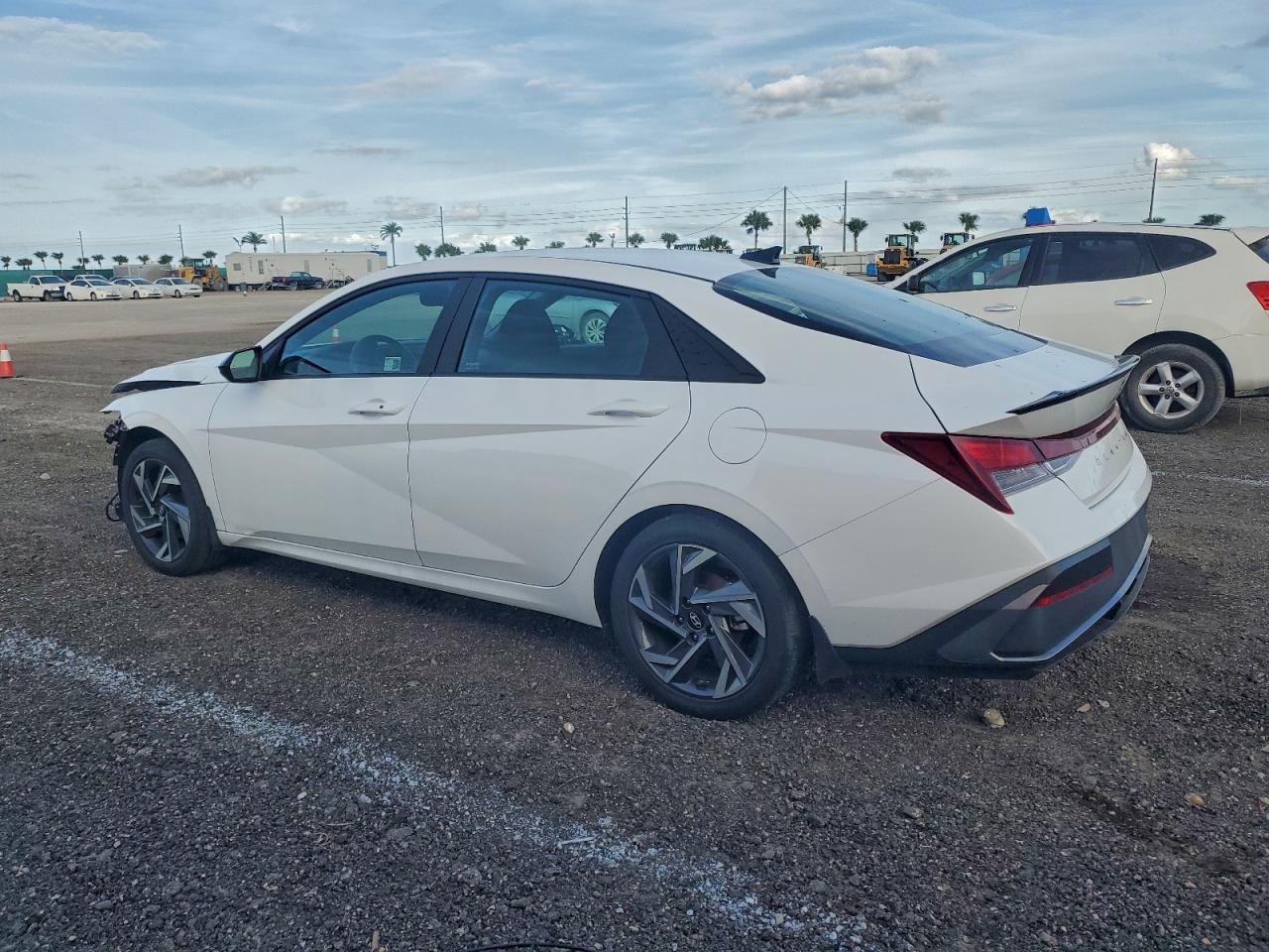 2025 HYUNDAI ELANTRA SEL SPORT photo 2