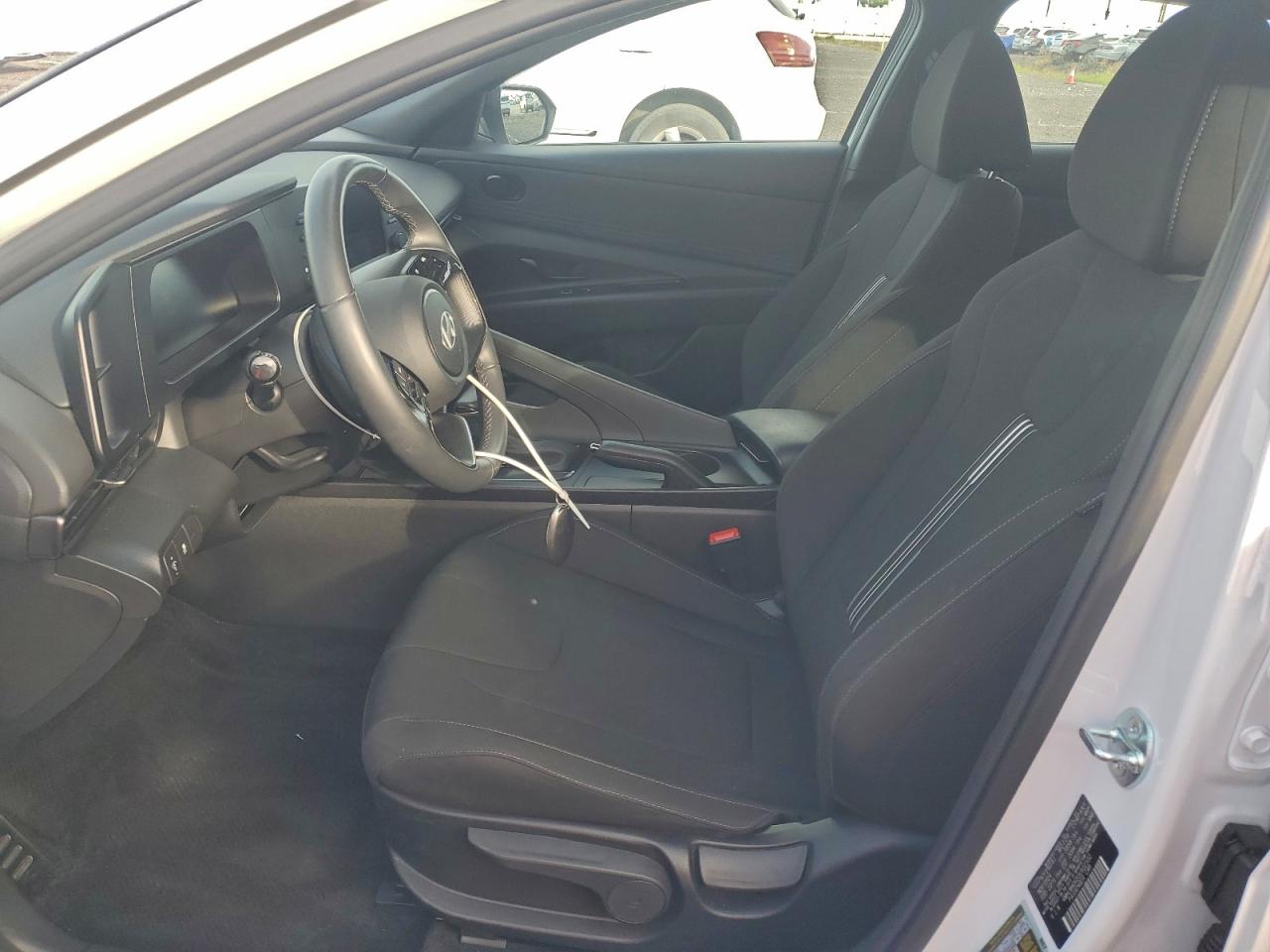 2025 HYUNDAI ELANTRA SEL SPORT photo 7
