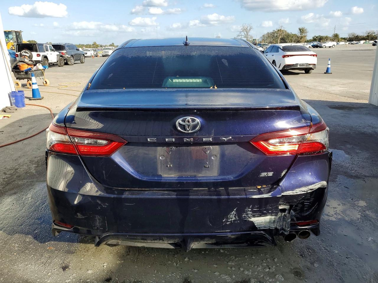 2021 TOYOTA CAMRY SE photo 6