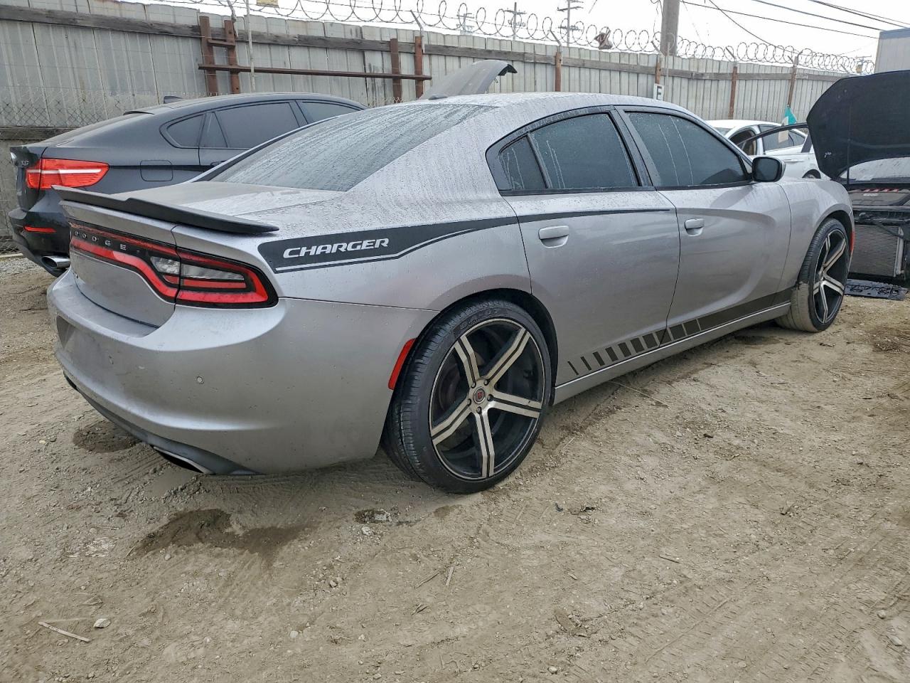 2015 DODGE CHARGER SE photo 3
