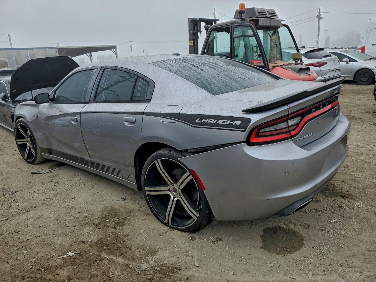 2015 DODGE CHARGER SE photo 2
