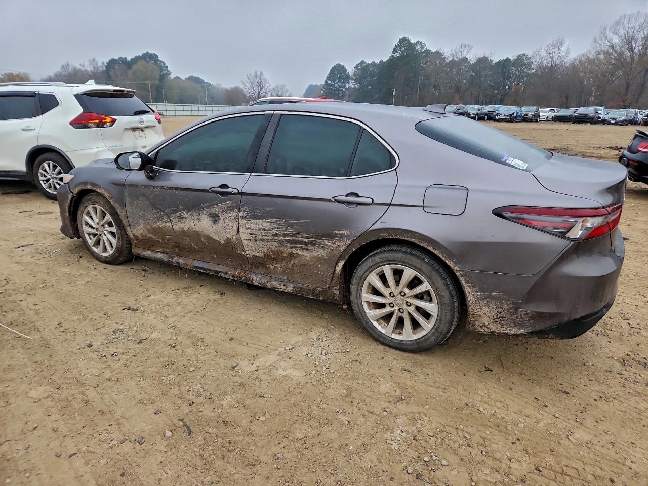 2021 TOYOTA CAMRY LE photo 2
