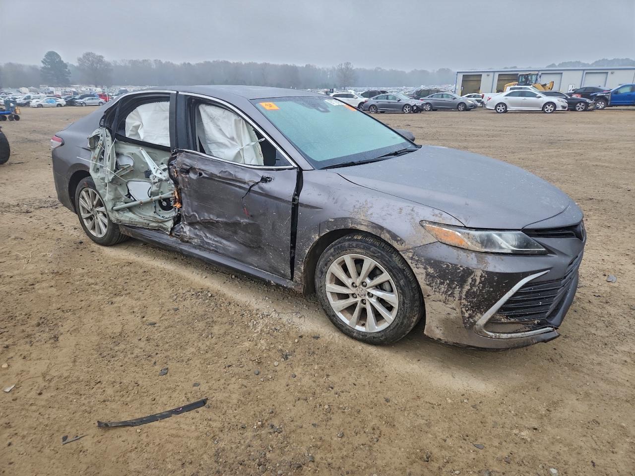 2021 TOYOTA CAMRY LE photo 4