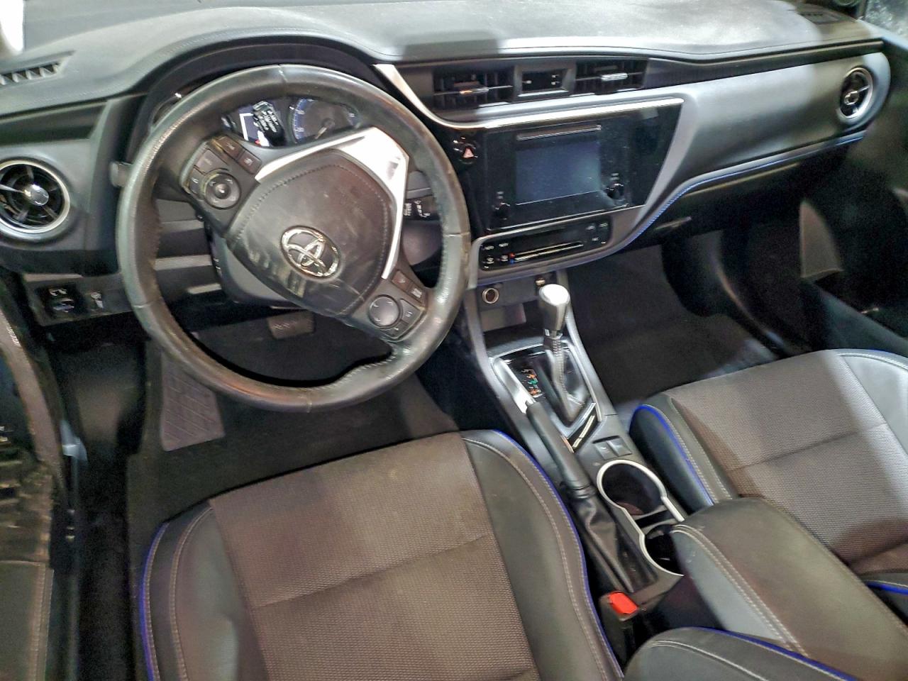 2019 TOYOTA COROLLA L photo 8